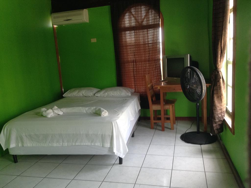 Amelia Guest House San Pedro  Esterno foto