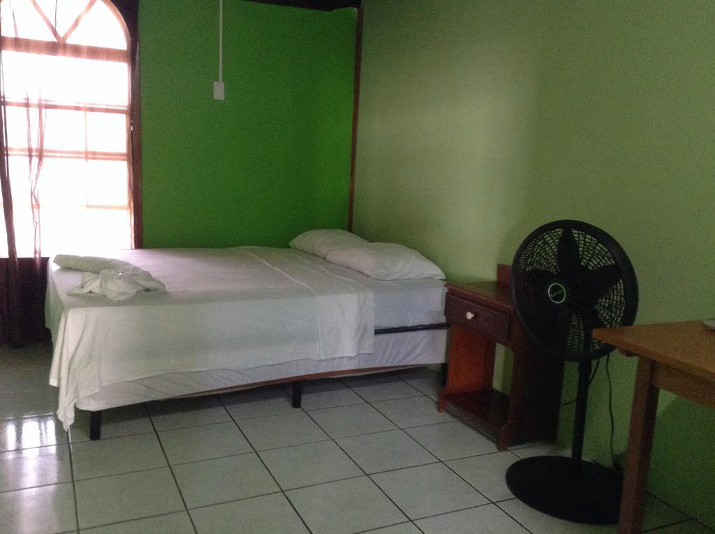 Amelia Guest House San Pedro  Esterno foto