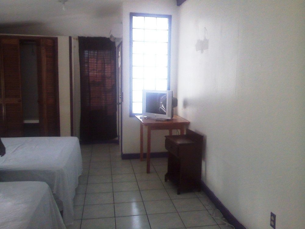 Amelia Guest House San Pedro  Esterno foto