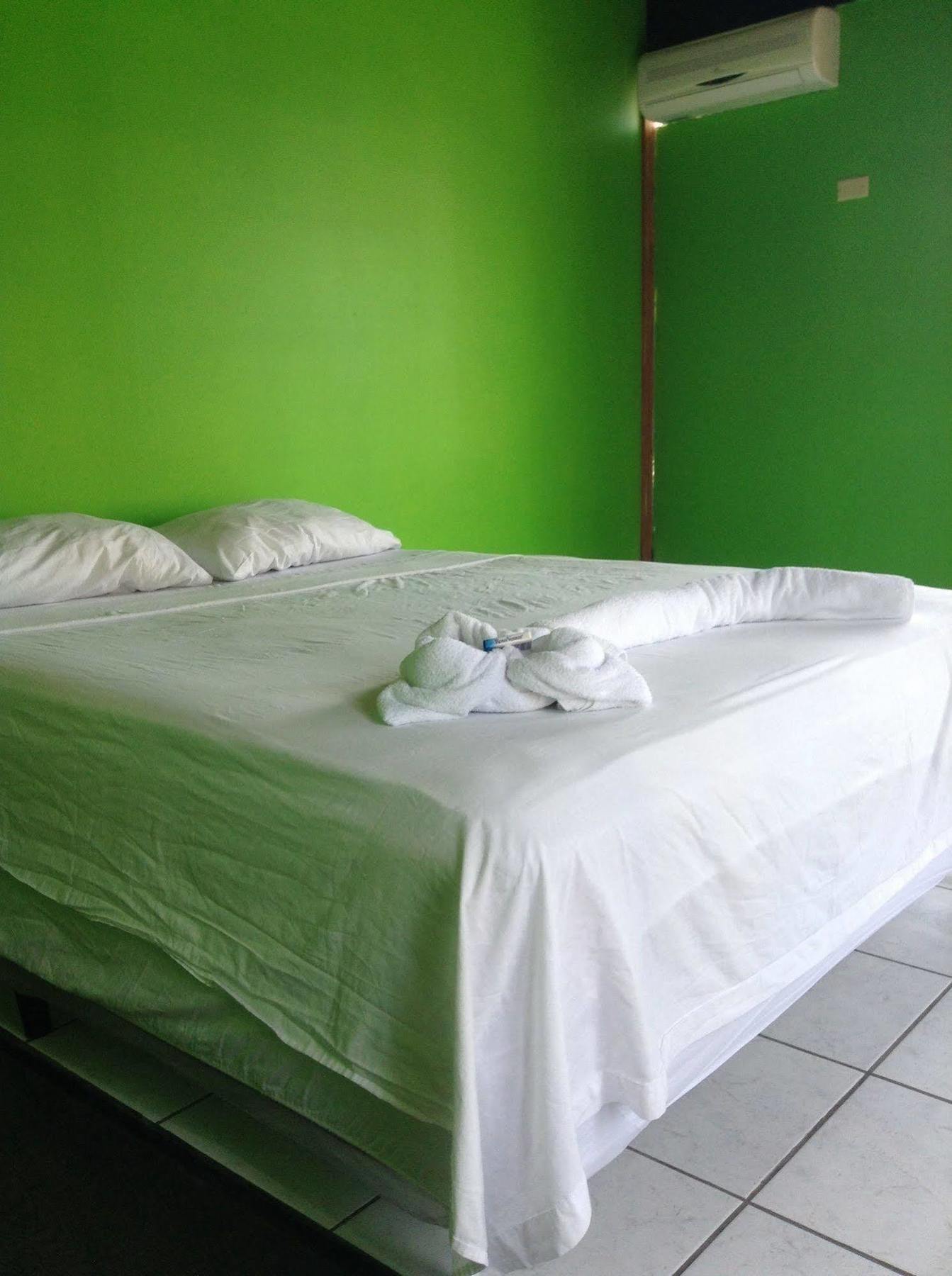 Amelia Guest House San Pedro  Esterno foto
