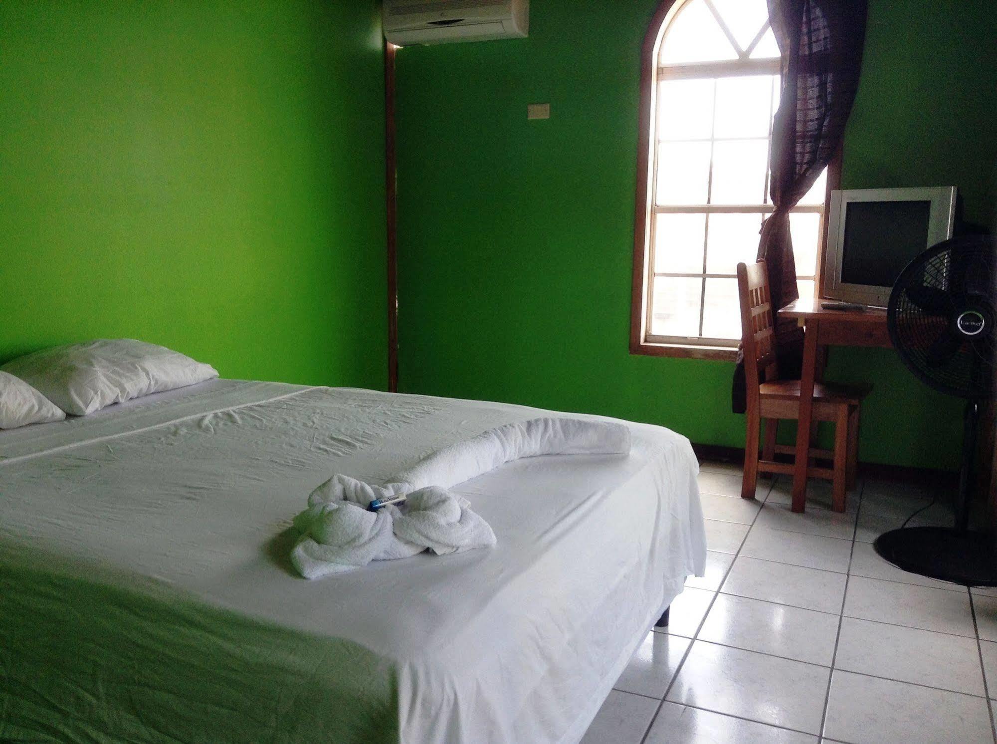 Amelia Guest House San Pedro  Esterno foto