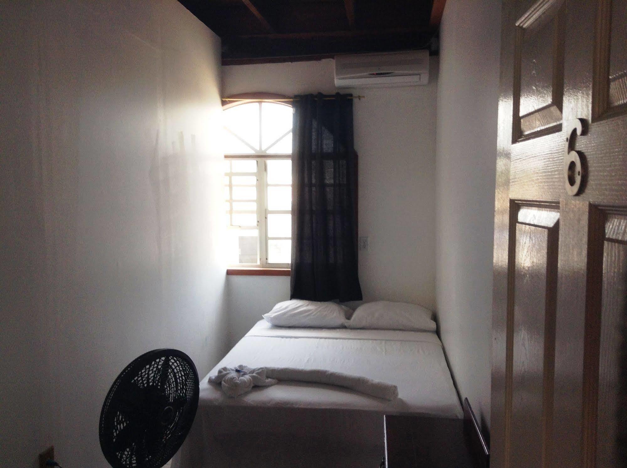 Amelia Guest House San Pedro  Esterno foto